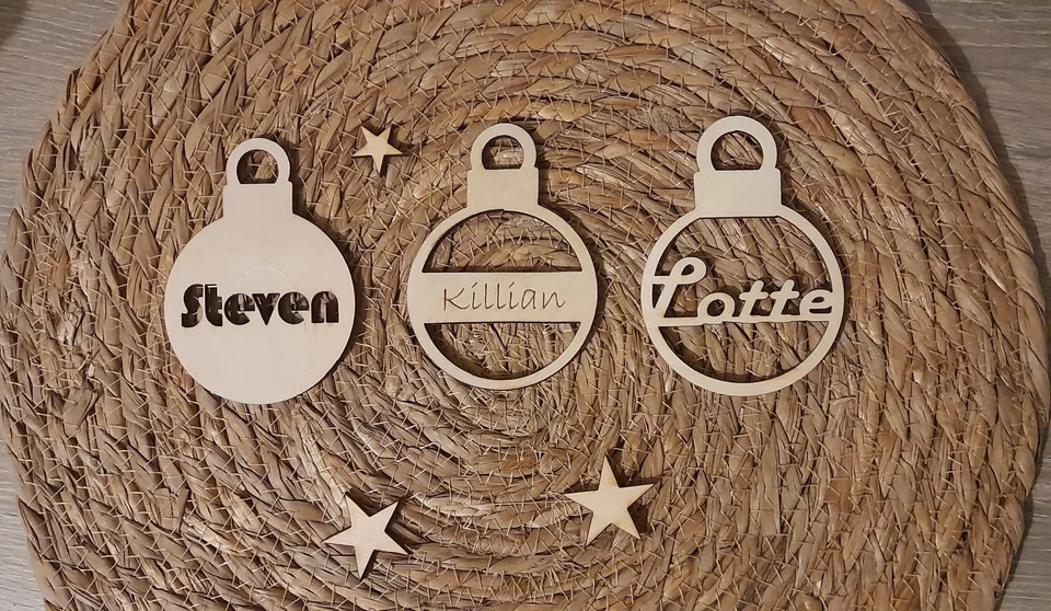 Houten kerstbal met naam