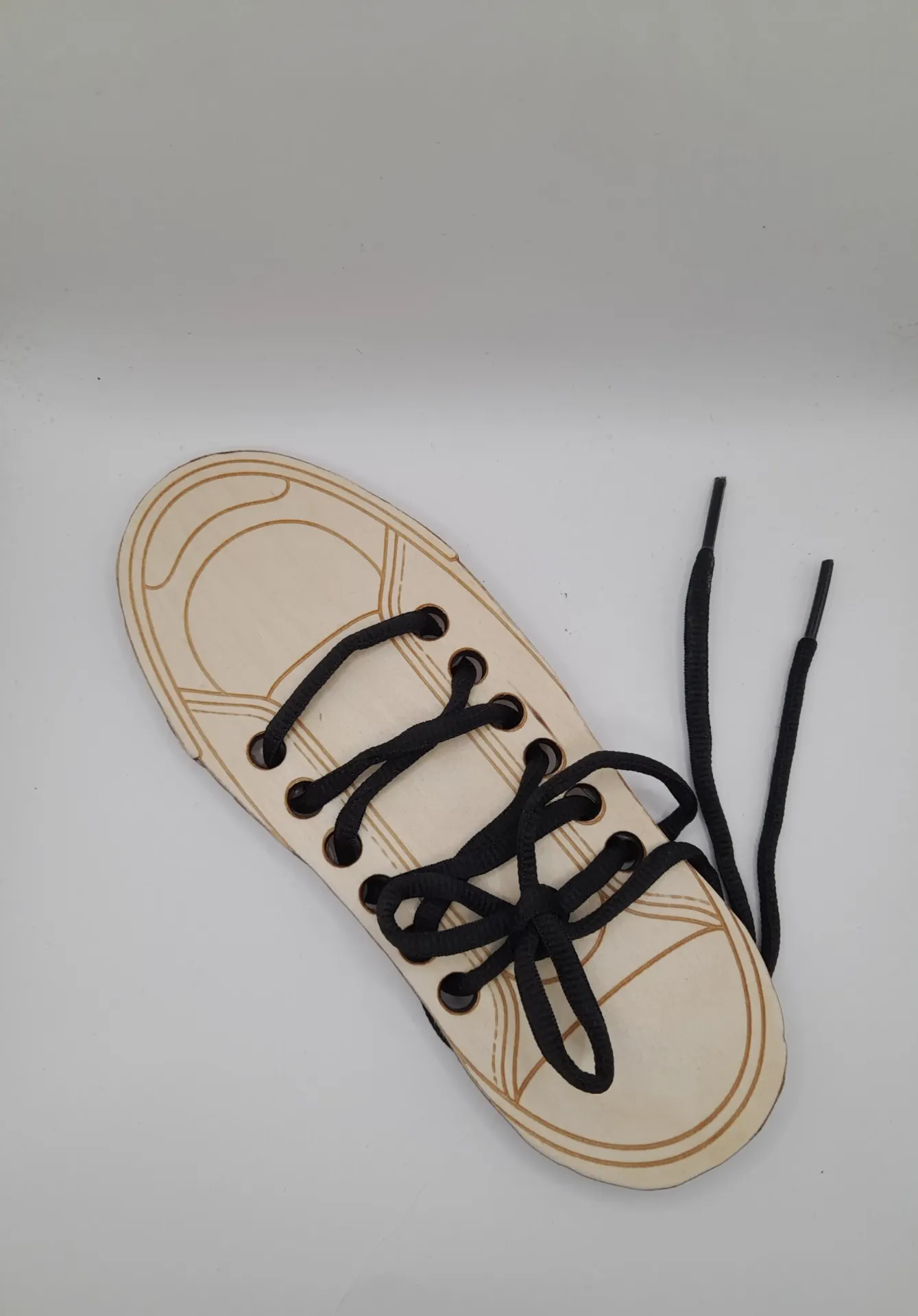 Houten veterschoen – leer veters strikken